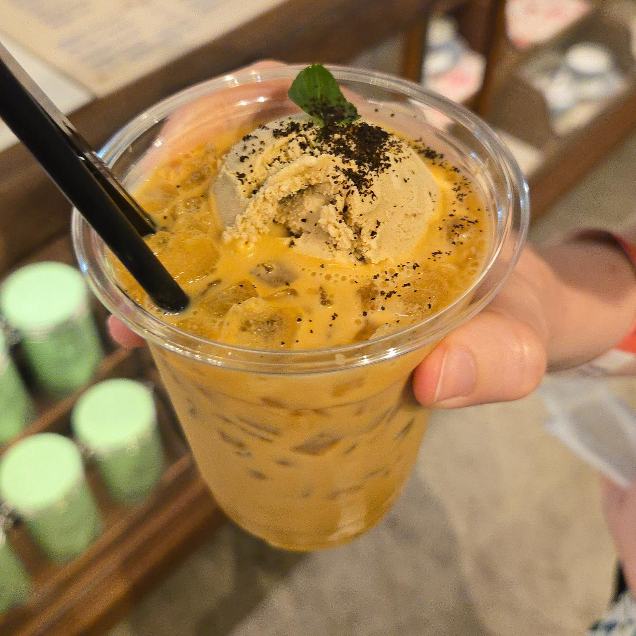 This is a Earl Grey tea latte float!